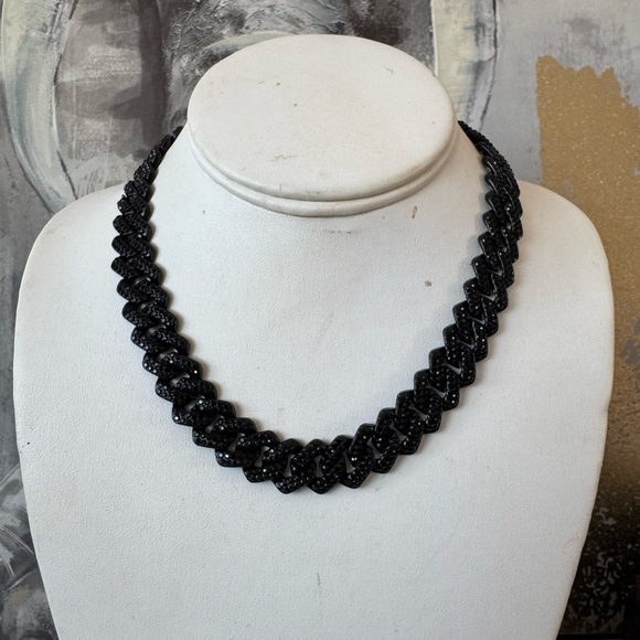 Elegant Black Necklace - Picture 2 of 5